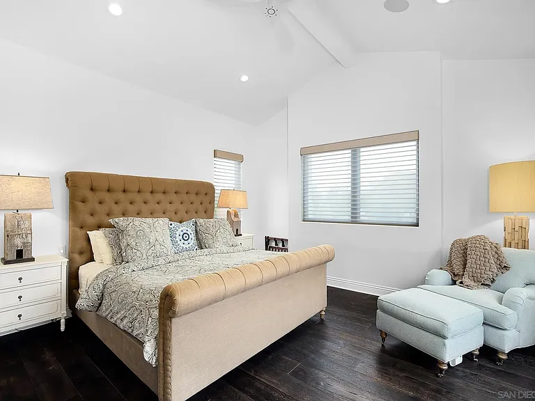 1070 Coronado Ave — Photo 48