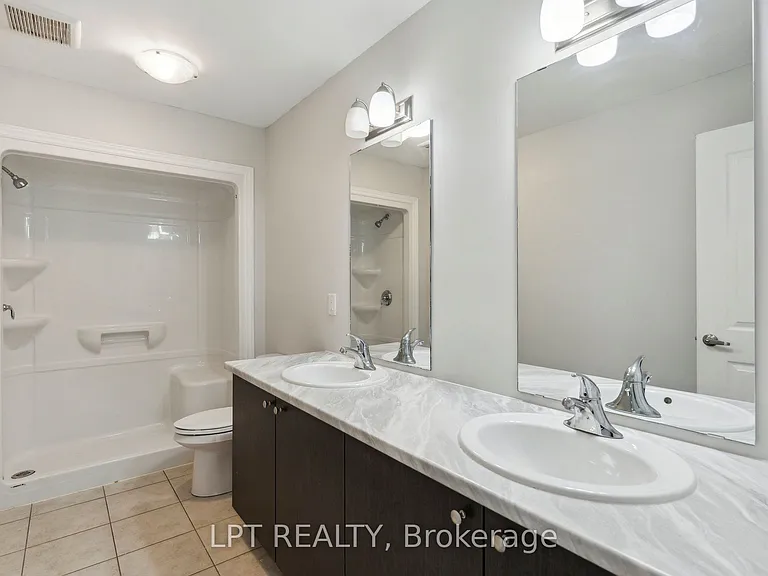 217 Louise St — Photo 17