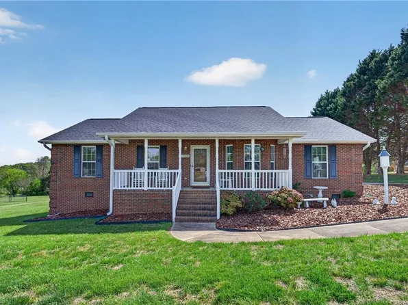 5719 Rolling Meadows Rd, Randleman, NC 27317