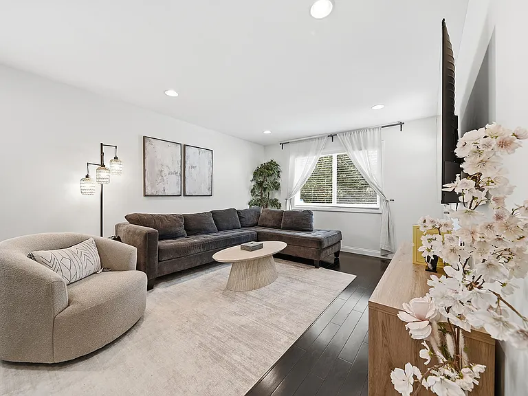 4136 Tilden Ave — Photo 4