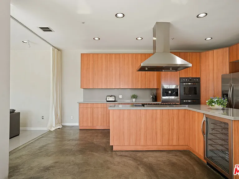 8435 Franklin Ave — Photo 12