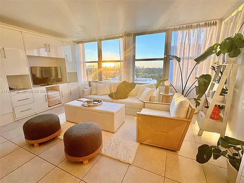 2899 Collins Ave Photo 1