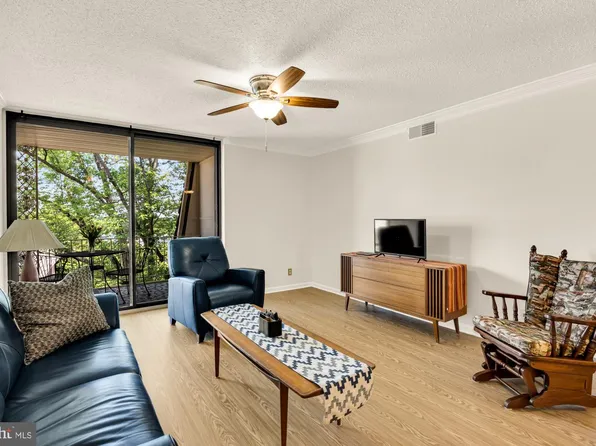 3117 Patrick Henry Dr APT 430, Falls Church, VA 22044