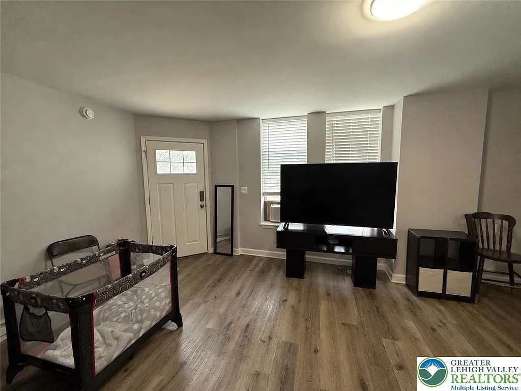 2 bed, 850 sqft, $1,395 — Photo 3