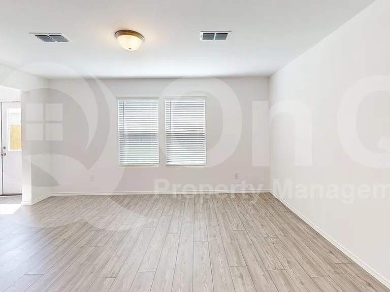 812 Poppy Cove Ln — Photo 5
