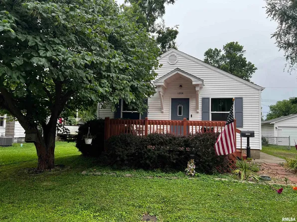 1204 W Franklin St, Taylorville, IL 62568
