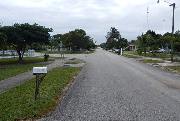 Exterior Neighborhood (street photo)