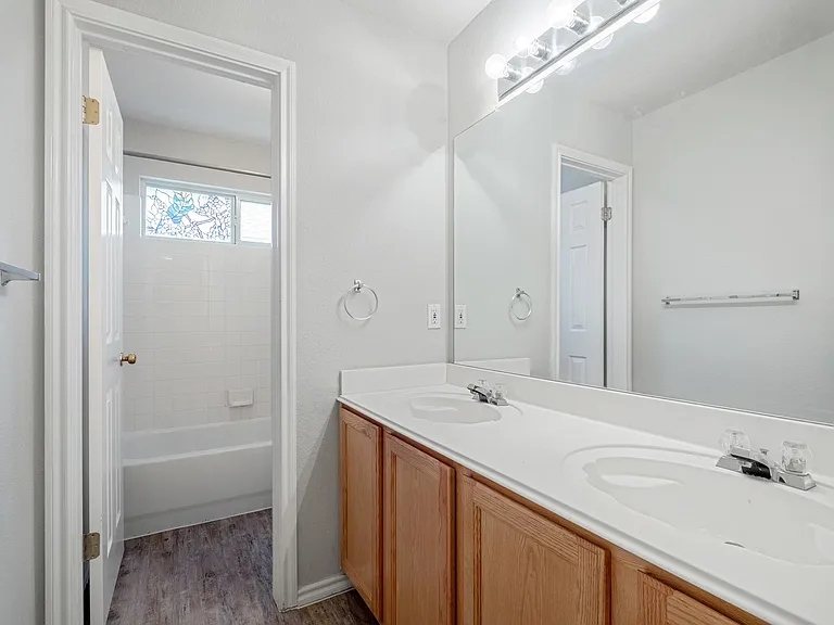 4229 Kingsburg Dr — Photo 27