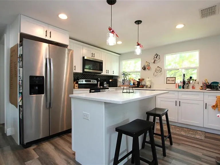 14 W King St — Photo 1