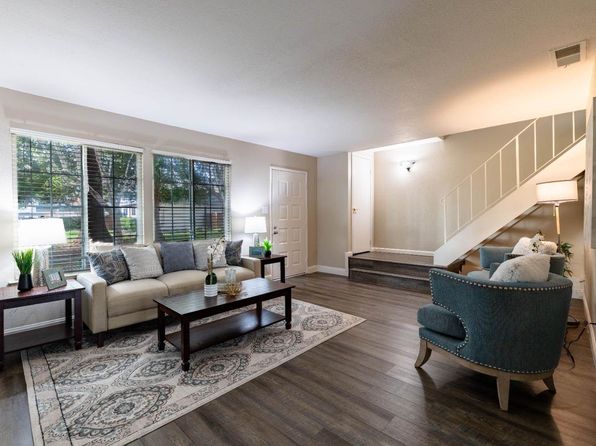 8913 Salmon Falls Dr