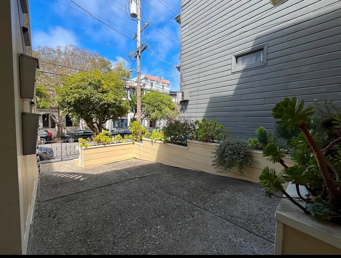 2 bed, 1106 sqft, $6,695 — Photo 2