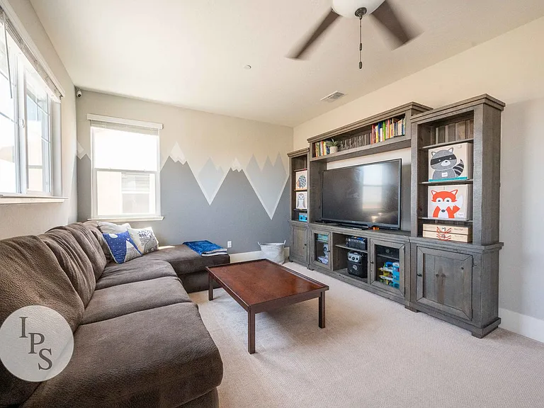 4299 Vineyard Dr — Photo 31