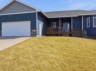 8205 E Willow Leaf St, Sioux Falls, SD 57110