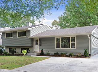 317 Cottonwood Rd, Buffalo Grove, IL 60089