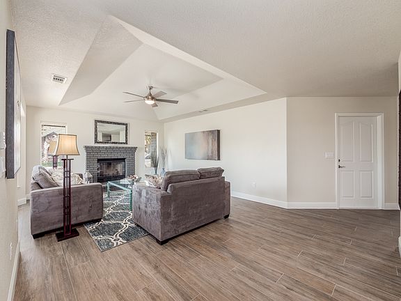 3rd image of 591 W Earl Way