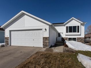 5517 18th St S, Fargo, ND