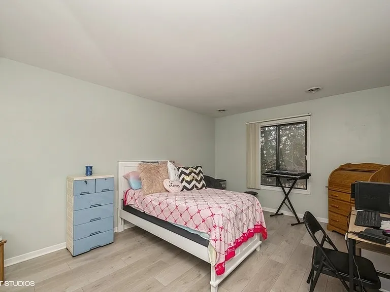 260 E Court Of Shorewood #4 — Photo 7