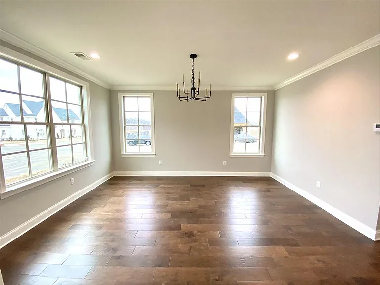 327 Belfair Cv — Photo 5