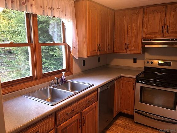 3rd image of 1823 Oakridge Dr