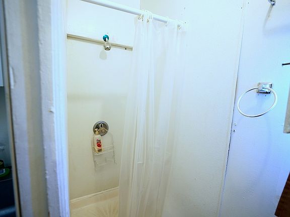 5th image of 57 Bartlett Pl #1F