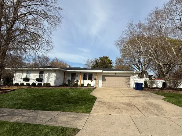 1606 S 7th Ave, St Charles, IL 60174