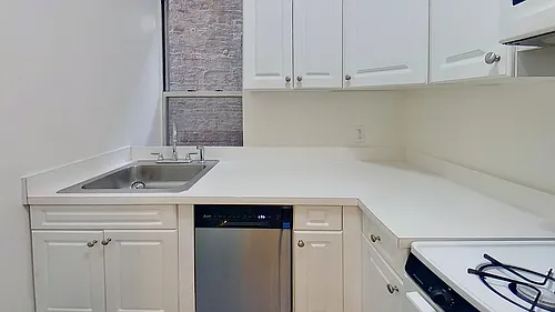 174 Spring St Photo 1