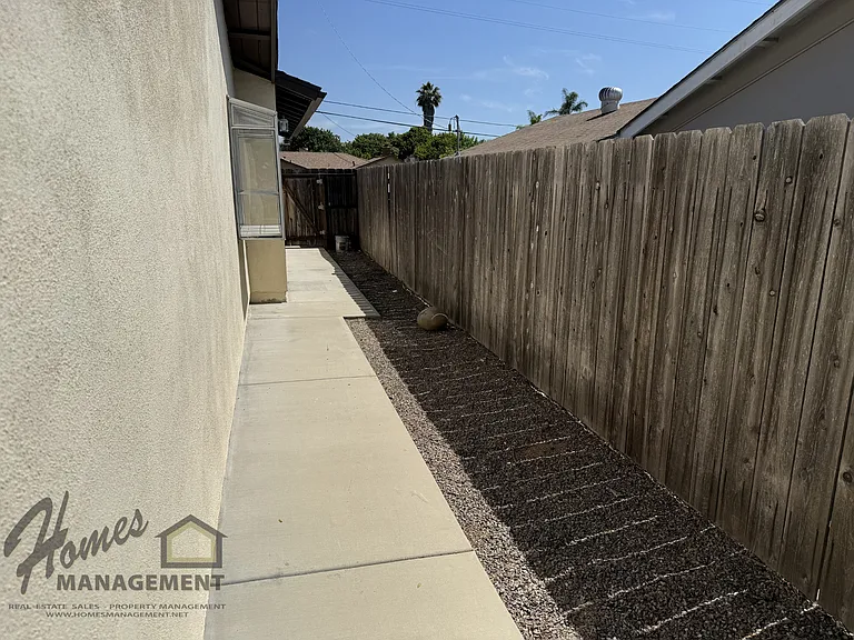 3919 Las Cruces Ave — Photo 15