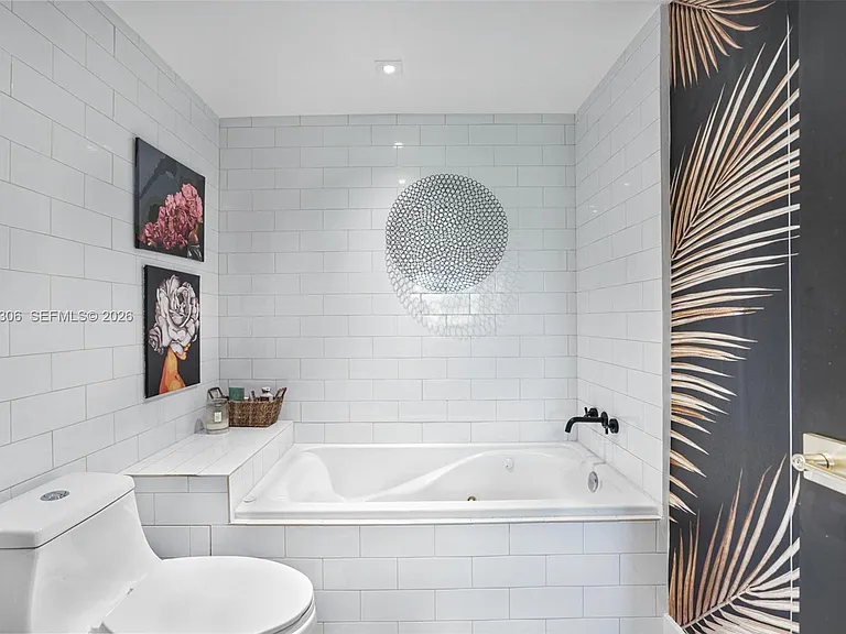 245 Michigan Ave #5-LG — Photo 11