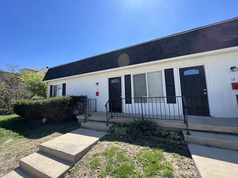 17 E Blaine St — Photo 1