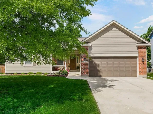 18432 Oak St, Gardner, KS 66030