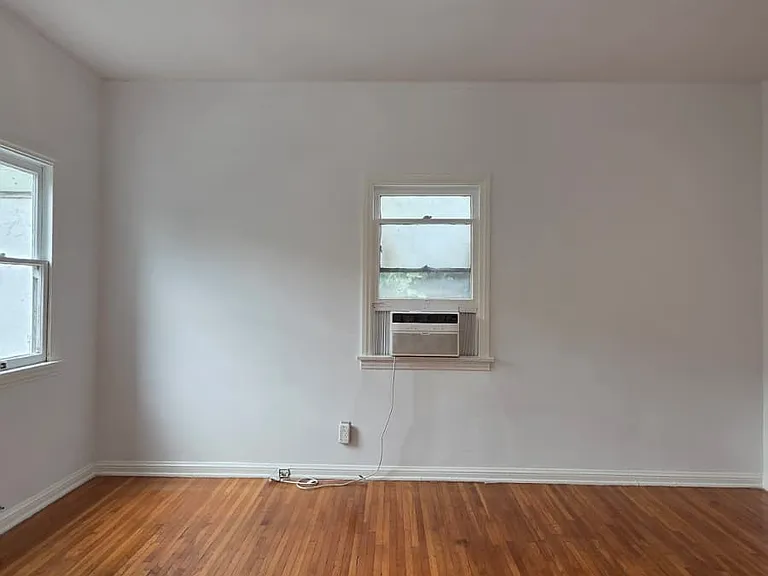 7805 Oakwood Ave — Photo 10