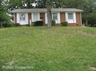 1038 Rollingwood Dr, Charlotte, NC 28217