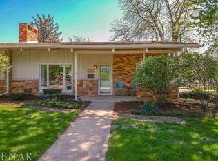 2201 Benjamin Ln, Bloomington, IL 61701