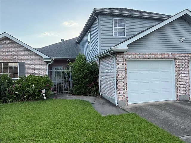 1008 Parc Helene Dr — Photo 3