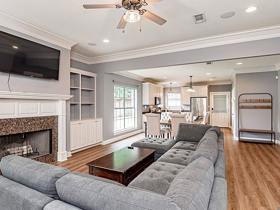 3rd image of 101 River Run Ct