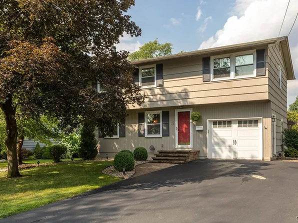 12 Oriole Path, Liverpool, NY 13090