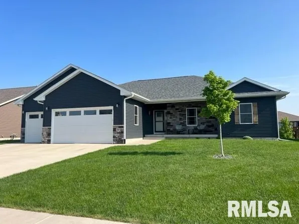386 W Torrey Pines Dr, Eldridge, IA 52748
