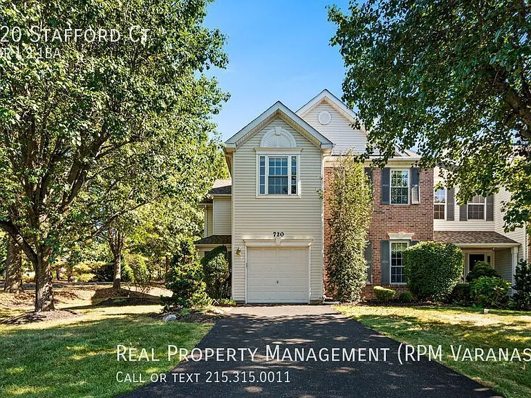 720 Stafford Ct — Photo 2