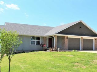 1202 Hampton Rd, Reeds Spring, MO 65737