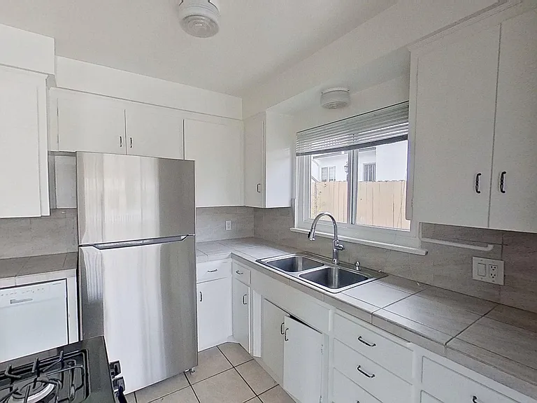 136 W Canada - Multi-unit — Photo 10