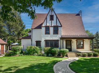 26 Park Ln, Golf, IL 60029