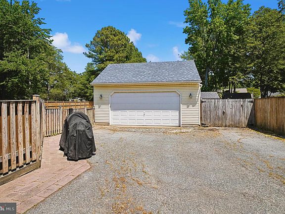 3rd image of 726 Davol Rd