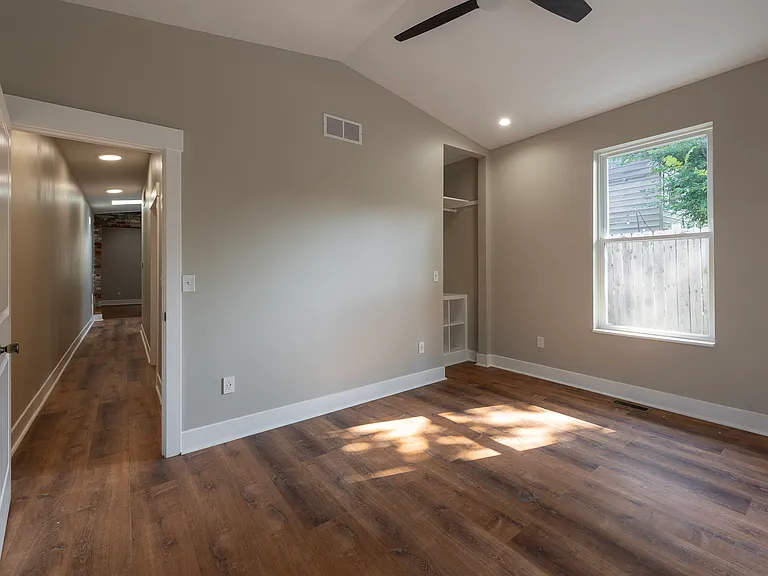 513 Pershing Ave — Photo 17