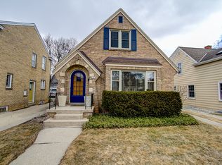 2466 N 85th St, Wauwatosa, WI 53226