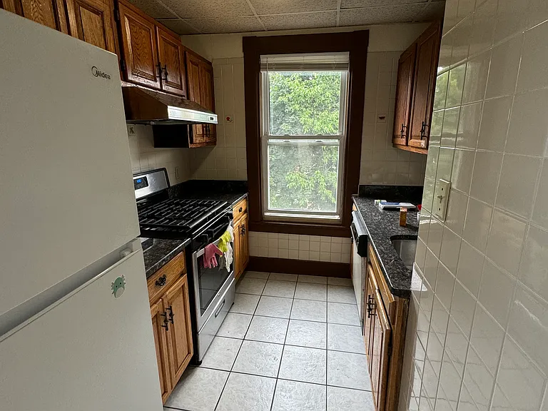 700-702 Summer St #3 — Photo 5