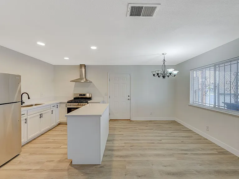 893 W Bartlett Ave — Photo 13