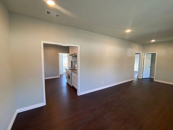 5th image of 748 Hawthorne Pl #1