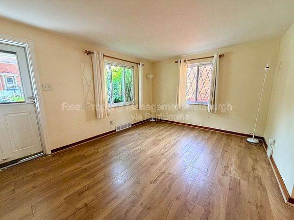 3rd image of 1076 Thornwood Dr