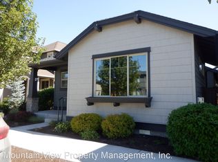 3244 SW 28th St, Redmond, OR 97756