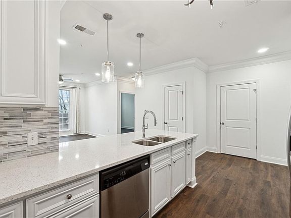 3rd image of 901 Abernathy Rd APT 3200